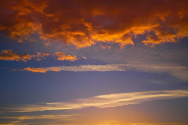 Puesta Sol Cielo Nubes Naranja Azul Colores —  Fotos de Stock