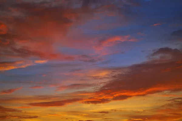 Puesta Sol Cielo Nubes Naranja Azul Colores —  Fotos de Stock