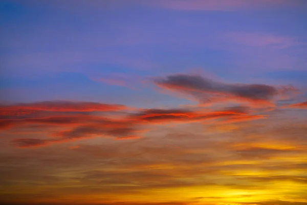 Puesta Sol Cielo Nubes Naranja Azul Colores —  Fotos de Stock