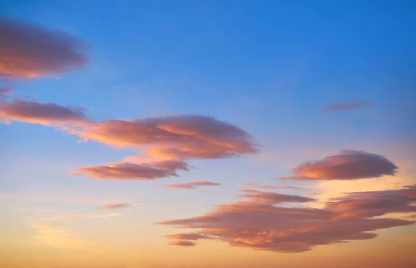 Puesta Sol Cielo Nubes Naranja Azul Colores — Foto de Stock