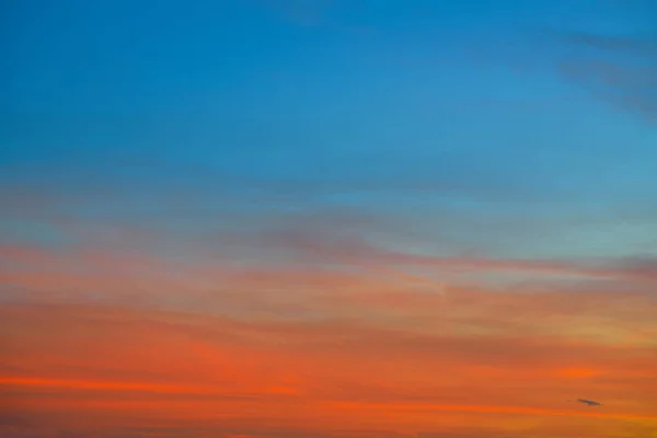 Zachód Słońca Niebo Pomarańczowy Czerwony Niebieski Tło — Zdjęcie stockowe