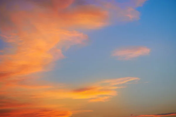 Puesta Sol Cielo Nubes Naranja Azul Colores — Foto de Stock