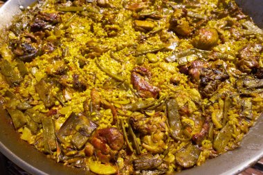 Paella tavuk ve tavşan İspanya Valencia orijinal tarifi