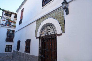 Andalusia Müslüman İspanya'nın Granada Albaicin Arapça kemer kapı