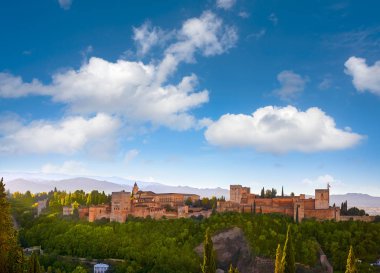 Alhambra gündoğumu İspanya Granada görünümünde Albaicin gelen ışık