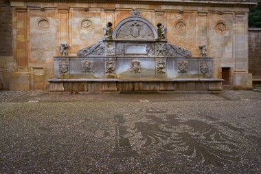 Alhambra Çeşme Pilar de Carlos V Granada, İspanya