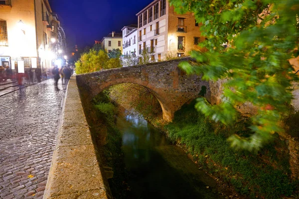 Darro Carrera Gatan Floden Och Arch Spanien Granada Andalusien — Stockfoto