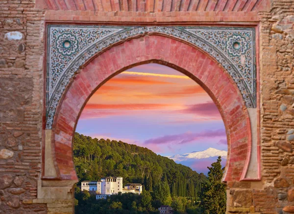 Alhambra Arco Granada Illustrazione Con Generalife Foto Monte — Foto Stock