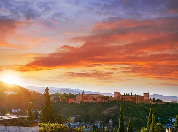 Alhambra Gündoğumu Spanya Granada Görünümünde Albaicin Gelen Işık — Stok fotoğraf