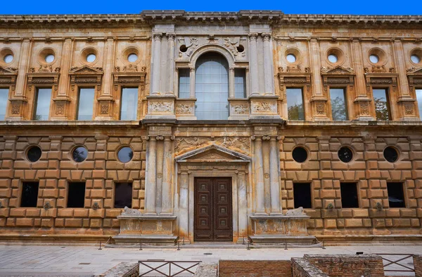 西班牙安达卢西亚格拉纳达卡洛斯五世门面的阿罕布拉 — 图库照片