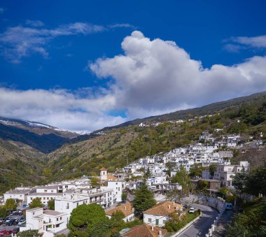 Alpujarras Pampaneira köyü yakınındaki Sierra Nevada İspanya'nın Granada şehrinde