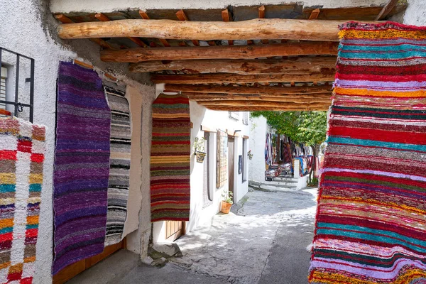 Alpujarras halılar Granada geleneksel renkli hırka battaniye