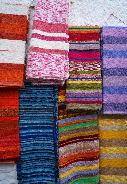 Alpujarras halılar Granada geleneksel renkli hırka battaniye