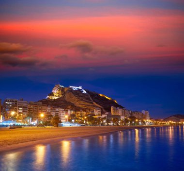 Postiguet beach İspanya batımında Alicante manzarası