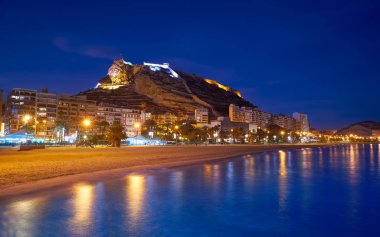 Postiguet beach İspanya batımında Alicante manzarası