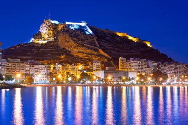 Postiguet beach İspanya batımında Alicante manzarası