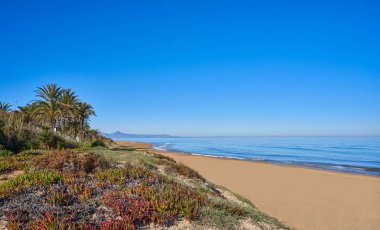 Denia las marinalar les Bovetes Beach'te Alicante İspanya'nın tepeleri