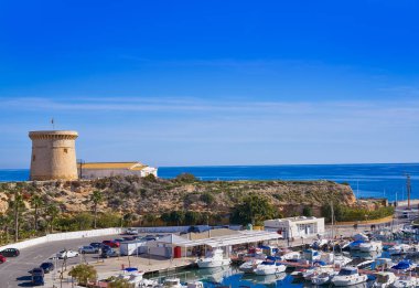 Campello Isleta veya illeta Kulesi ve Marina tekne Alicante, İspanya
