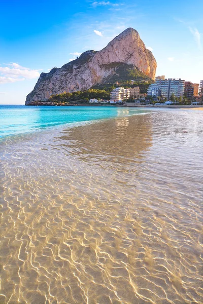 Stranden Playa Levante Calpe Och Ifach Penon Rock Alicante Spanien — Stockfoto
