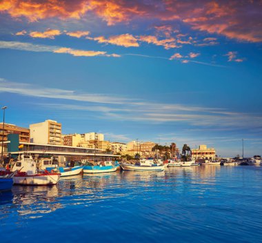 Santa Pola bağlantı noktası ve manzarası Alicante, İspanya