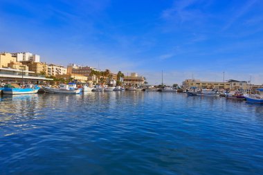 Santa Pola bağlantı noktası ve manzarası Alicante, İspanya
