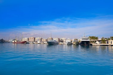 Santa Pola bağlantı noktası ve manzarası Alicante, İspanya