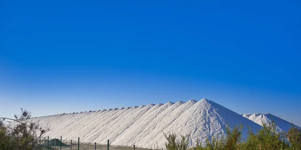 アリカンテ スペインの塩の Santa Pola サリナス製塩所山 — ストック写真