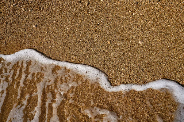 地中海のアリカンテのコスタ ブランカの砂のビーチ波の泡 — ストック写真