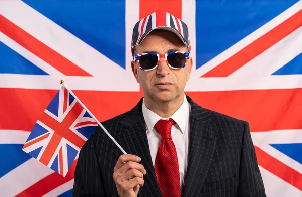 Brit férfi üzletember az Egyesült Királyság lobogója — Stock Fotó