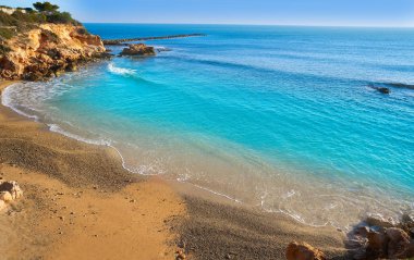 El Perello sahilindeki Cala La buena plajı.