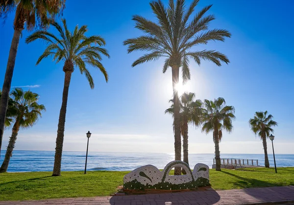 Парк скамеек на пляже Oropesa de Mar — стоковое фото