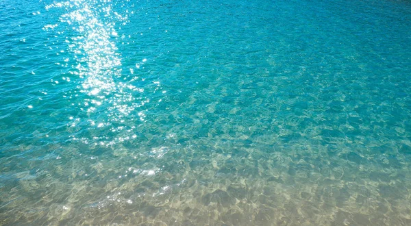 Tropischer Strand Wasser transparent klar — Stockfoto