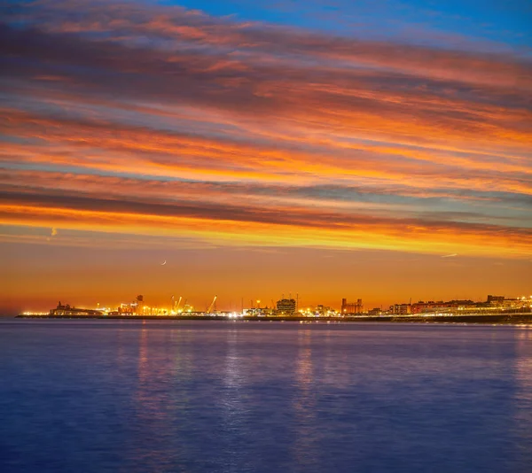 Puesta de sol en el puerto de Tarragona Mediterráneo — Foto de Stock