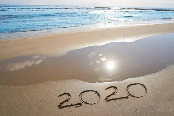 Year 2020 numbers spell written on beach — Stock Photo, Image