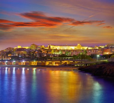 Tarragona bağlantı noktası günbatımı İspanya Akdeniz deniz