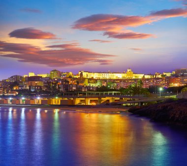 Tarragona bağlantı noktası günbatımı İspanya Akdeniz deniz