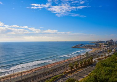 El mucize plaj ve liman Tarragona