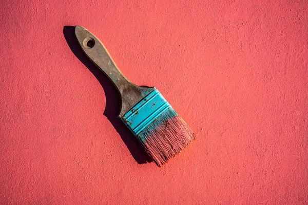 Brosse grunge couleur corail avec peinture — Photo