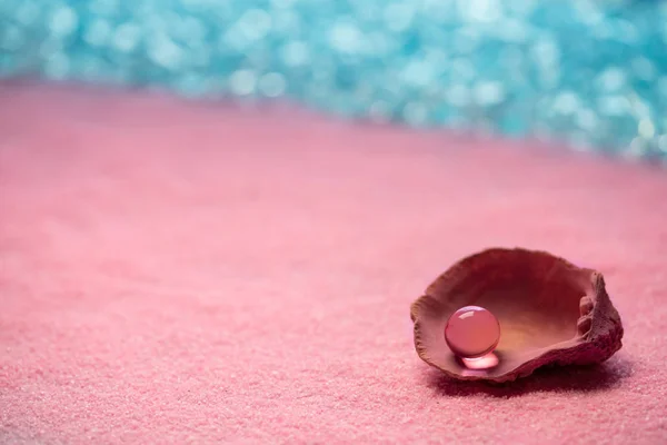 Pearl in pink sand beach summer vacation — Stock Photo, Image