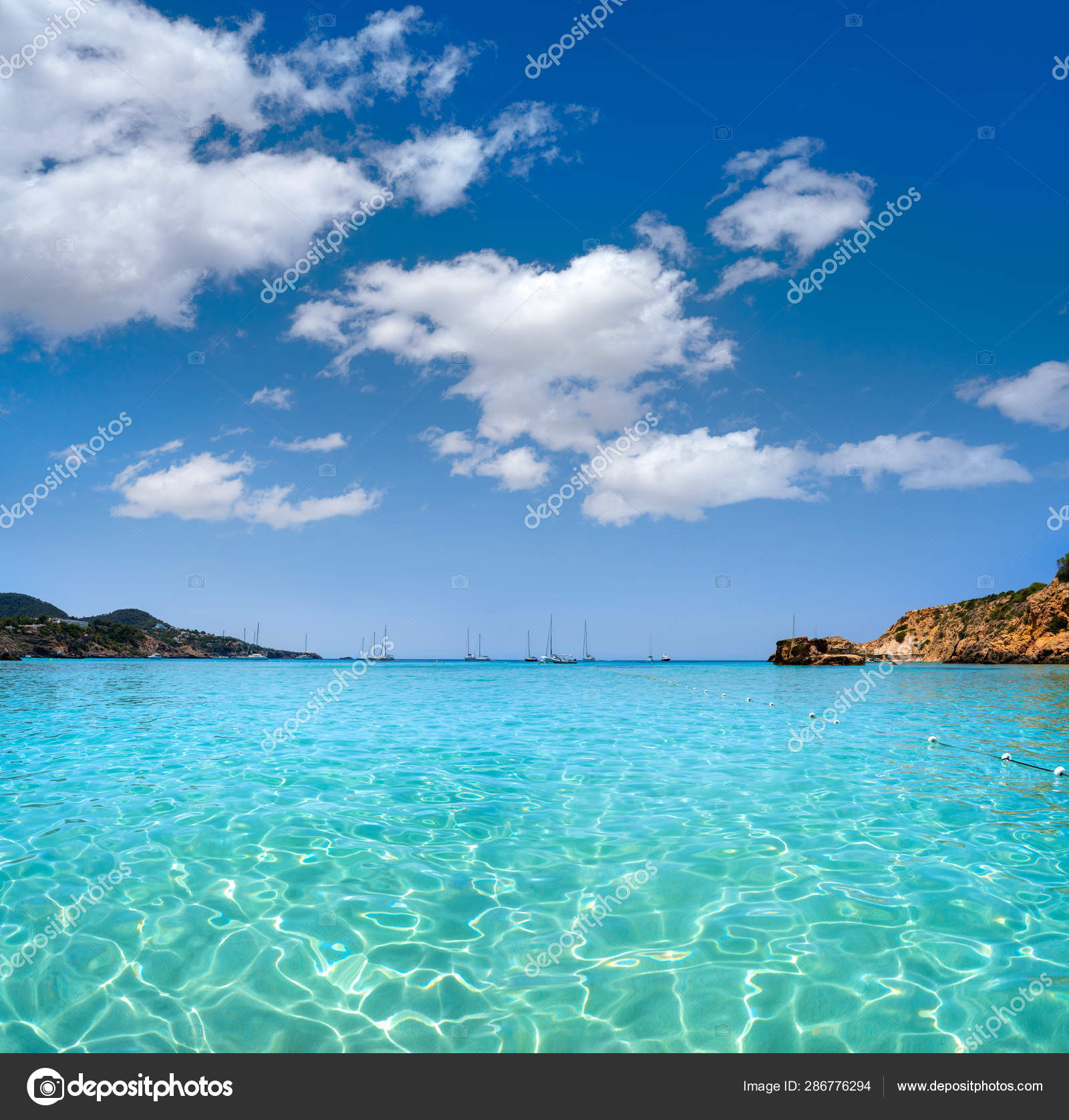 Spiaggia Di Ibiza Cala Tarida Nelle Isole Baleari Foto