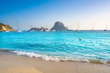 Es Vedra adacık günbatımı ile Ibiza cala d Hort