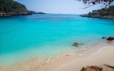 Balear'da Ibiza Cala Salada ve Saladeta