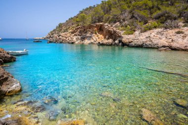 Cala Xuclar Sant Joan Balearics içinde Ibiza