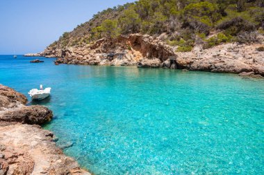 Cala Xuclar Sant Joan Balearics içinde Ibiza