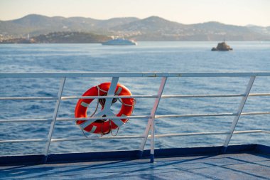 Yuvarlak şamandıra ile Ibiza Feribot korkuluk