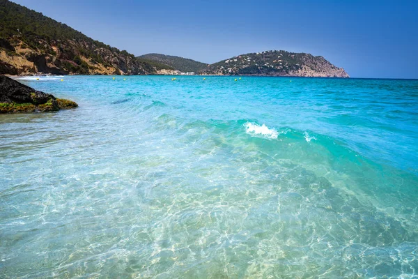 Ibiza strand Aigua blanca in Santa Eulalia — Stockfoto