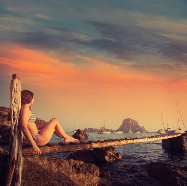 Ibiza cala d Hort girl pier sunset Es Vedra — 스톡 사진