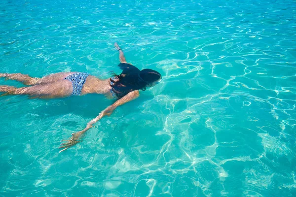 Bikini girl swimming in clear Ibiza beach — Stock Photo, Image