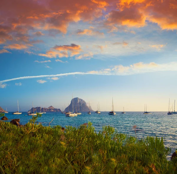 Ibiza cala d hort mit es vedra Inselchen Sonnenuntergang — Stockfoto