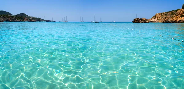 Spiaggia di Ibiza Cala Tarida nelle Isole Baleari — Foto Stock